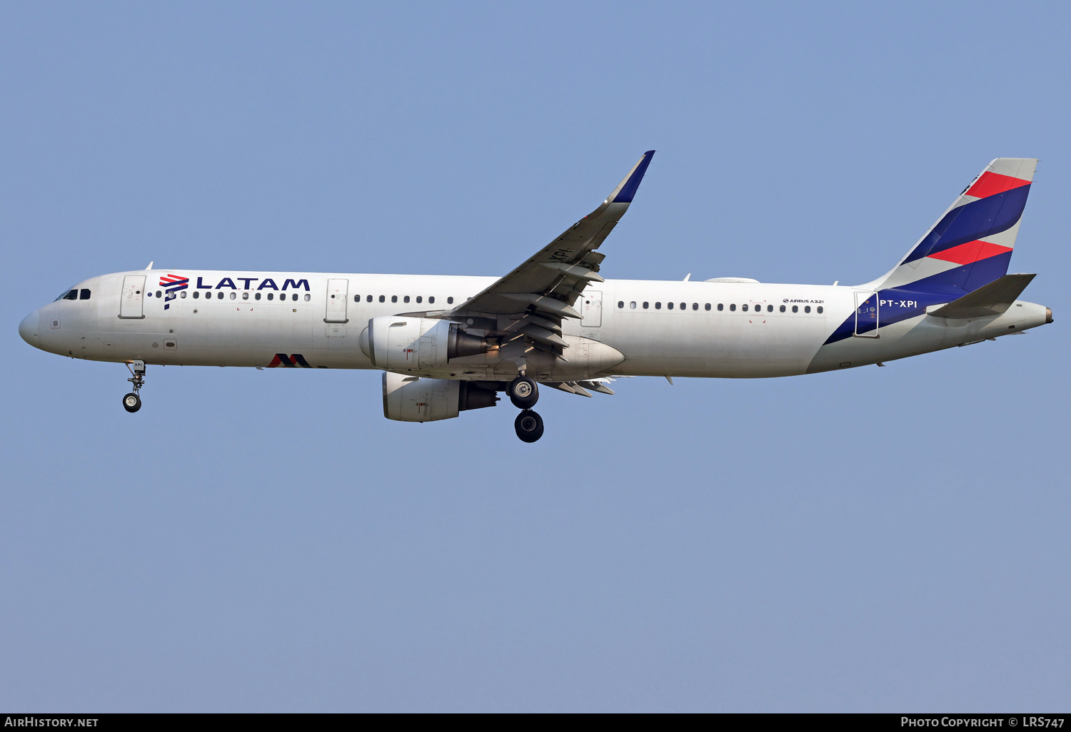 Aircraft Photo of PT-XPI | Airbus A321-211 | LATAM Airlines | AirHistory.net #673893