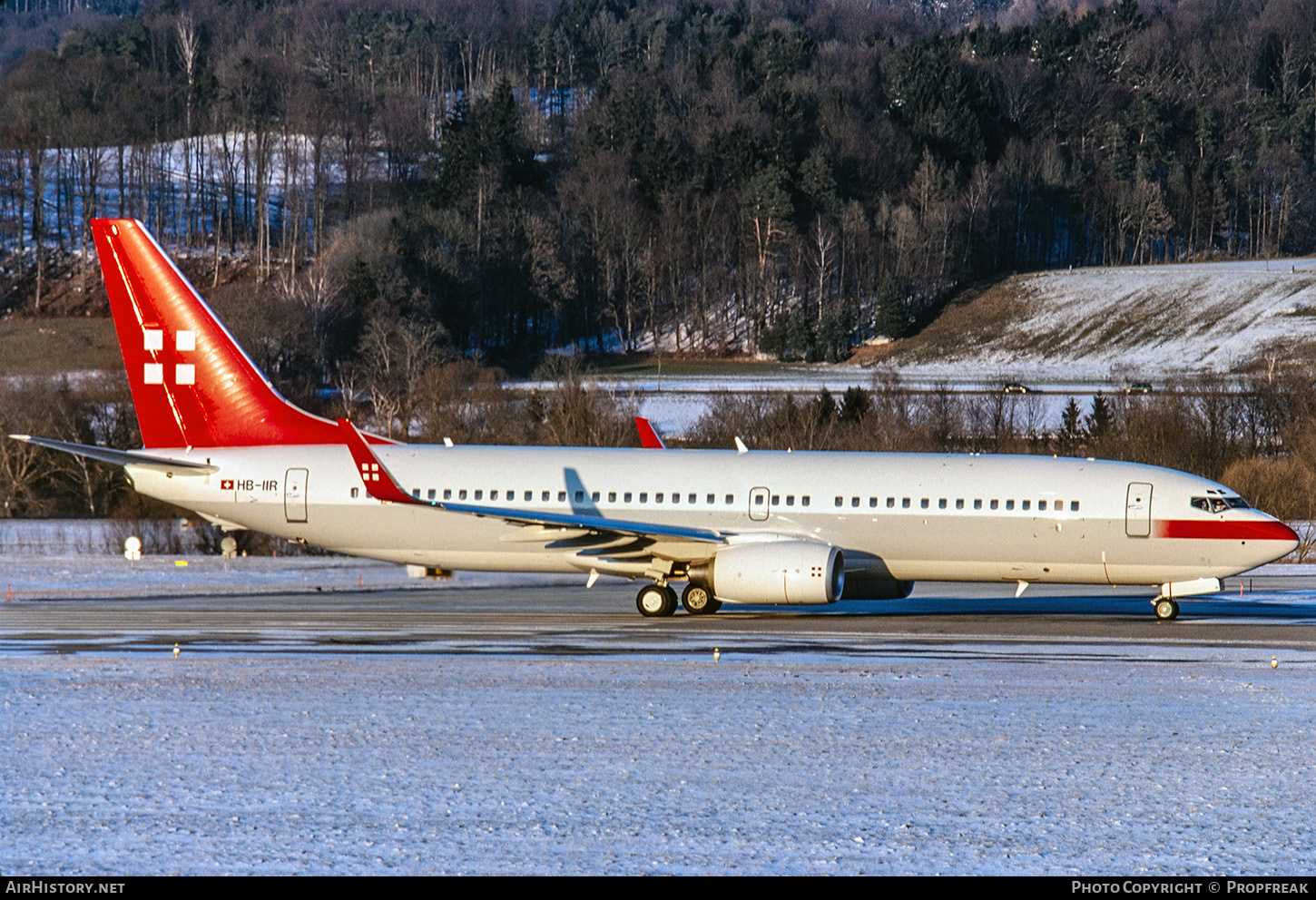 Aircraft Photo of HB-IIR | Boeing 737-86Q | PrivatAir | AirHistory.net #674219