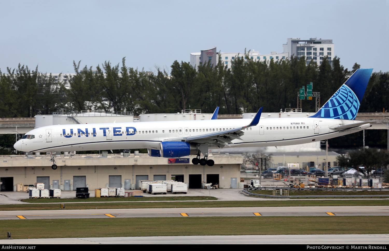 Aircraft Photo of N75861 | Boeing 757-33N | United Airlines | AirHistory.net #674398