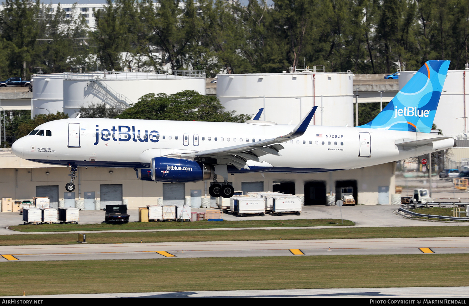 Aircraft Photo of N709JB | Airbus A320-232 | JetBlue Airways | AirHistory.net #674407