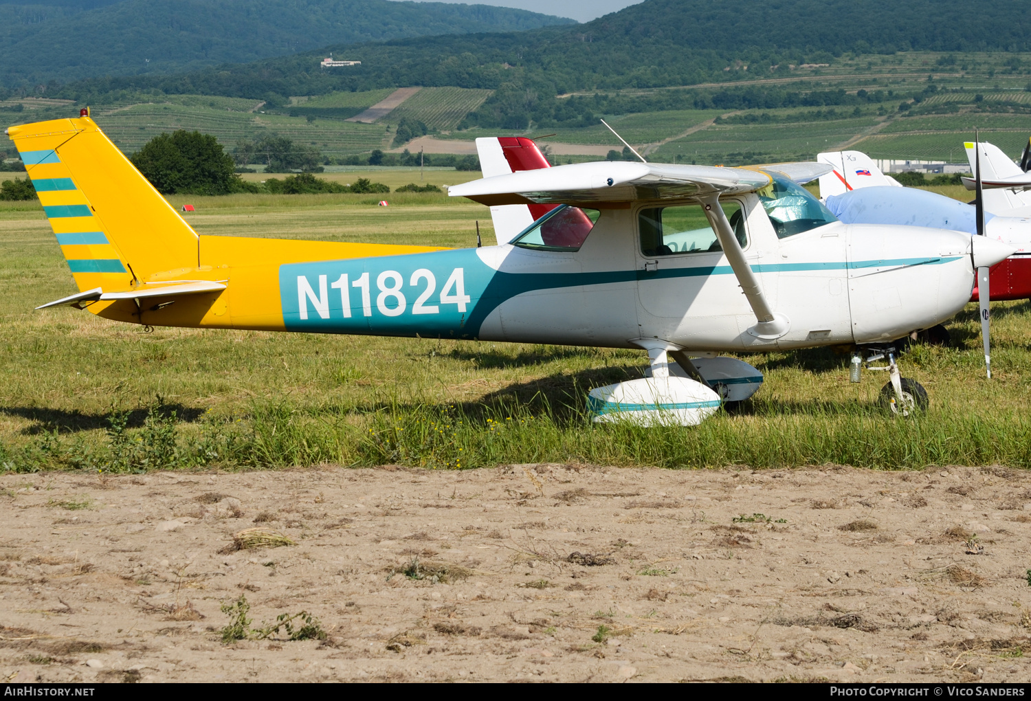Aircraft Photo of N11824 | Cessna 150L | AirHistory.net #674455