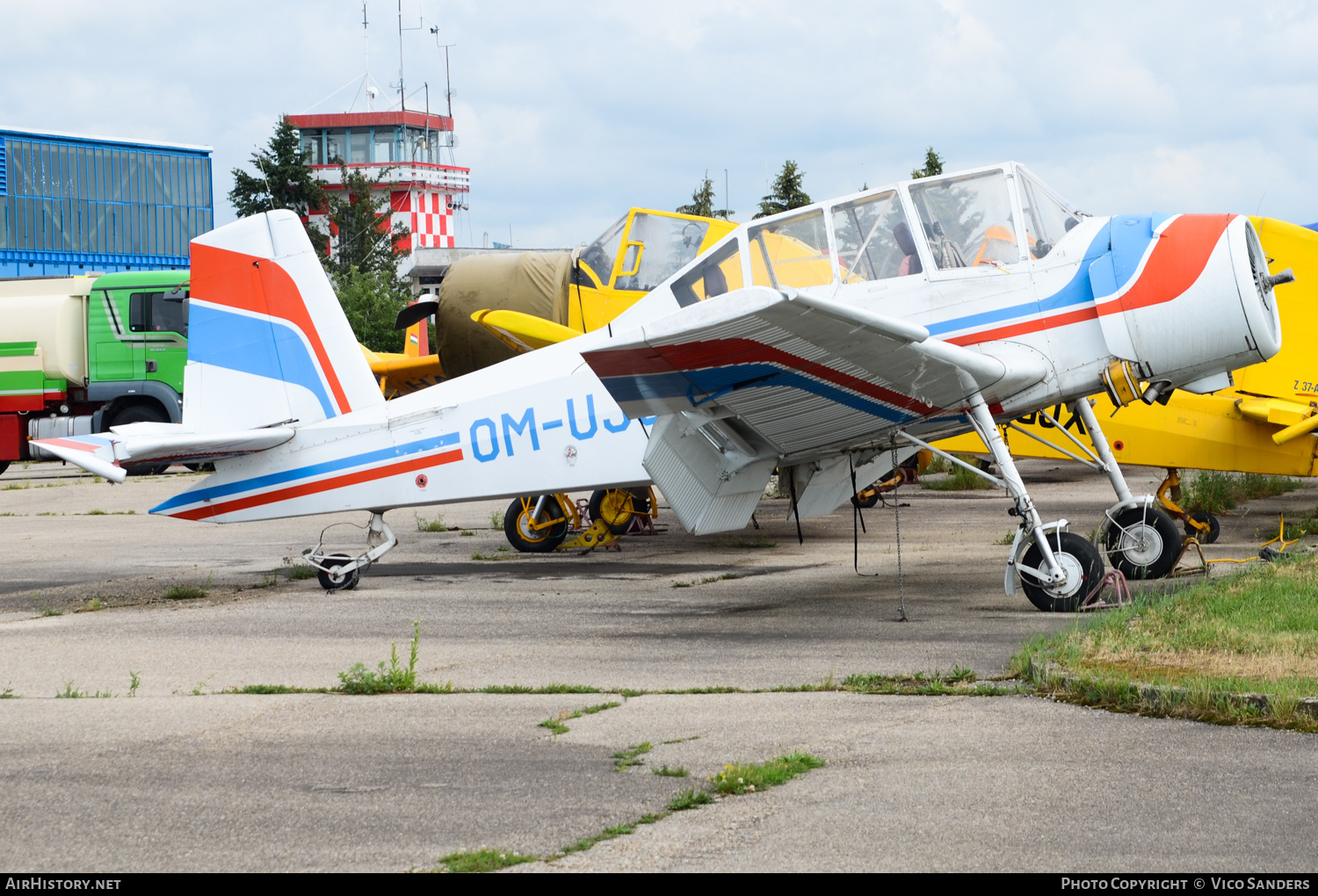 Aircraft Photo of OM-UJG | Zlin Z-37A Cmelak | AirHistory.net #674553