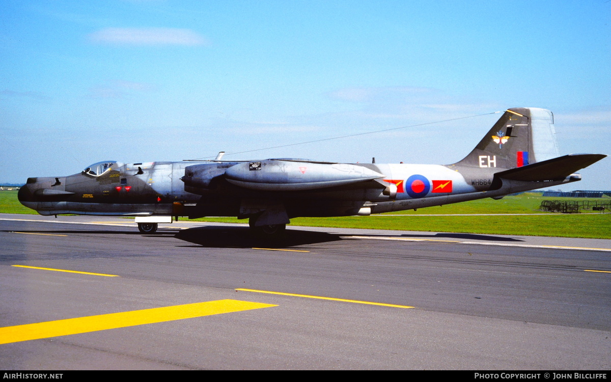 Aircraft Photo of WH664 | English Electric Canberra T17 | UK - Air Force | AirHistory.net #674588