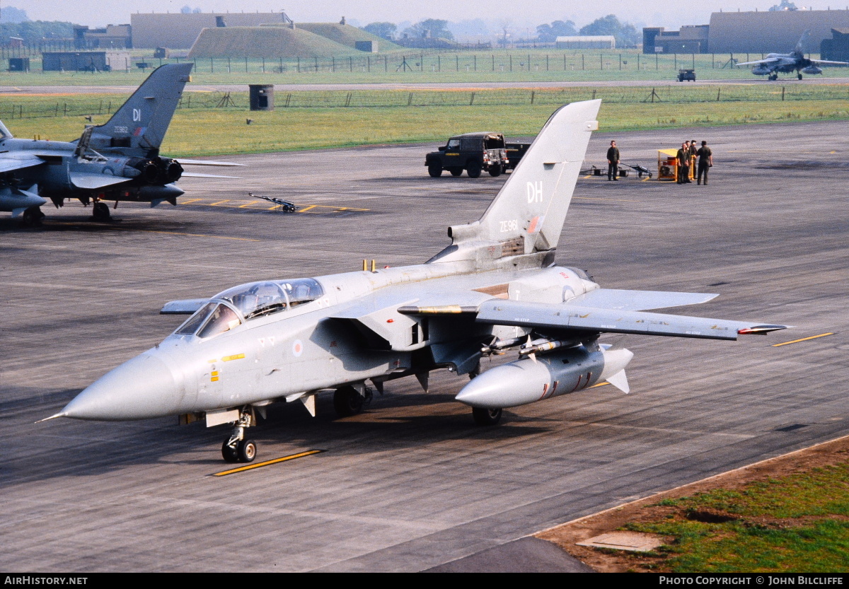 Aircraft Photo of ZE961 | Panavia Tornado F3 | UK - Air Force | AirHistory.net #674648