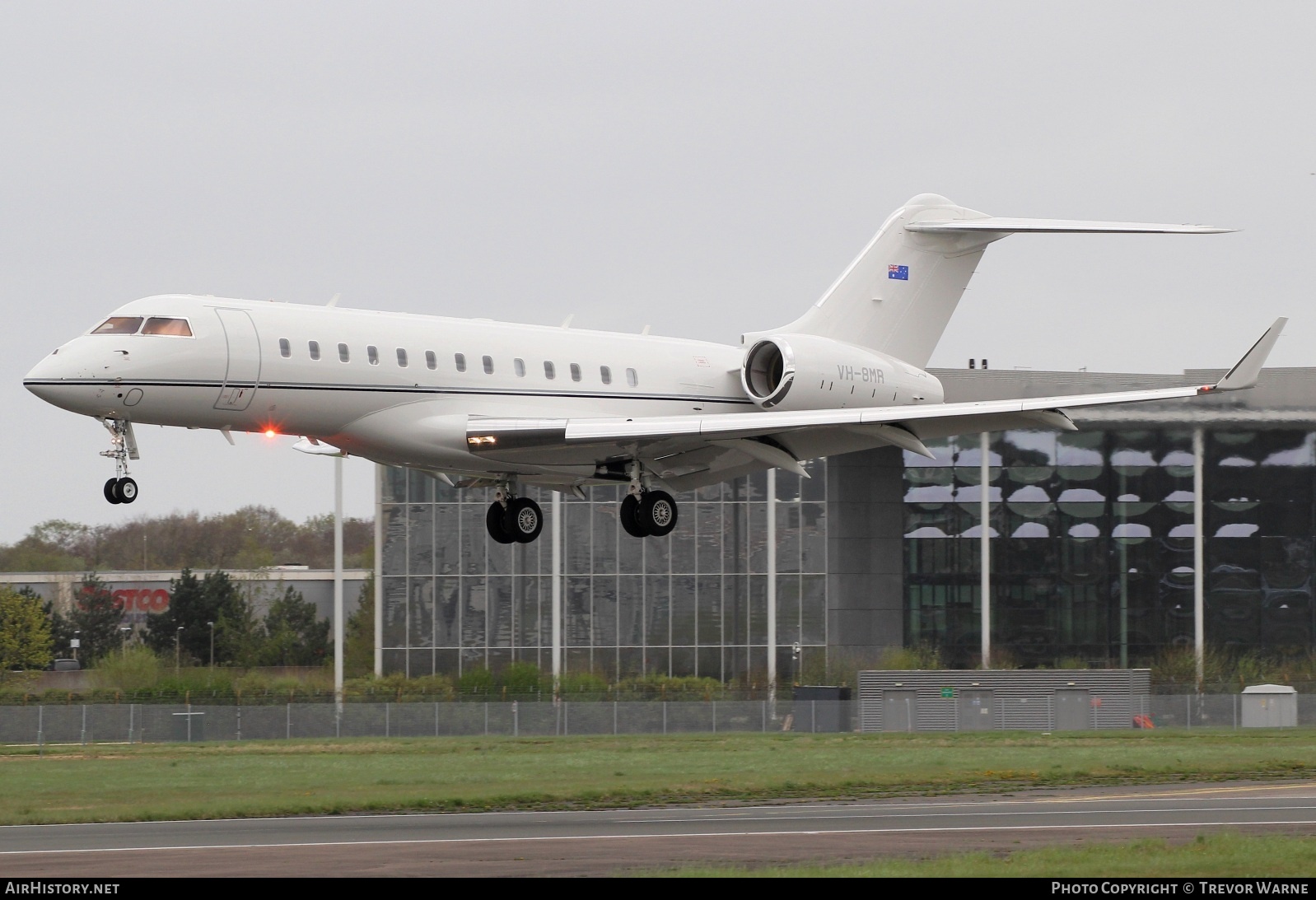 Aircraft Photo of VH-8MR | Bombardier Global 6000 (BD-700-1A10) | AirHistory.net #674652