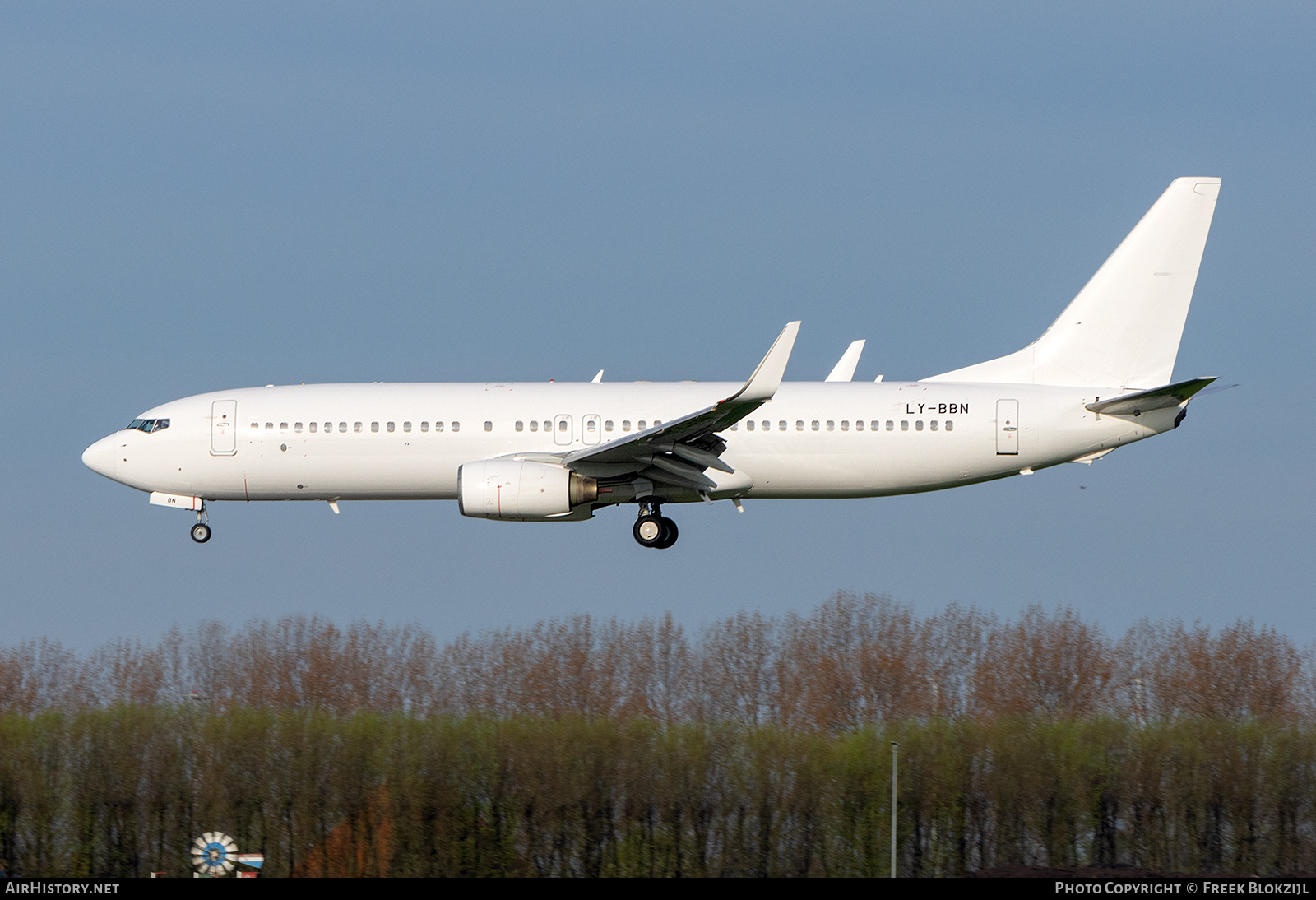 Aircraft Photo of LY-BBN | Boeing 737-8GJ | AirHistory.net #674671