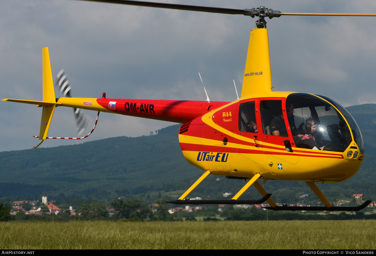 Aircraft Photo of OM-AVR | Robinson R-44 Raven | UTair EU | AirHistory.net #674708