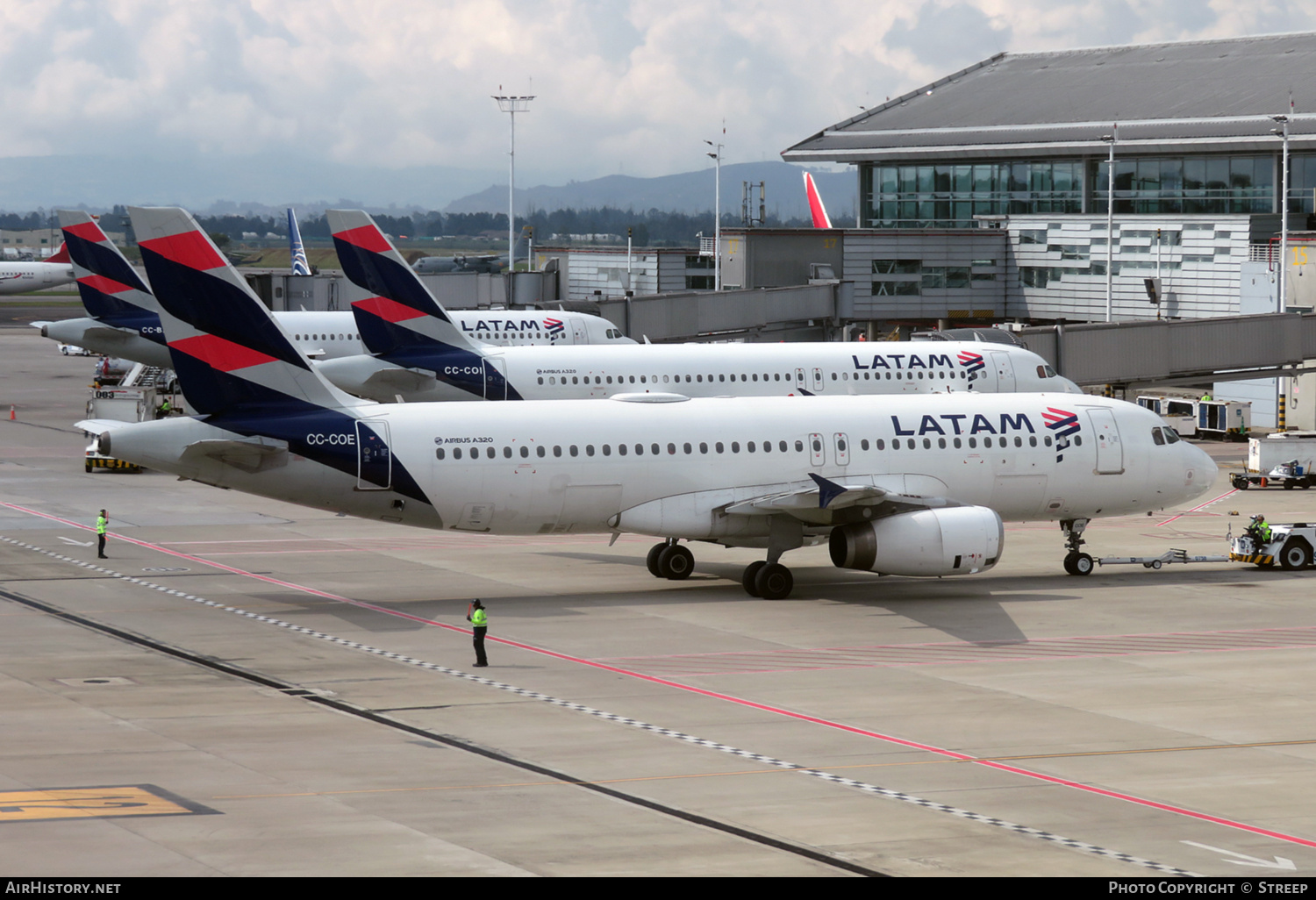 Aircraft Photo of CC-COE | Airbus A320-233 | LATAM Airlines | AirHistory.net #674774