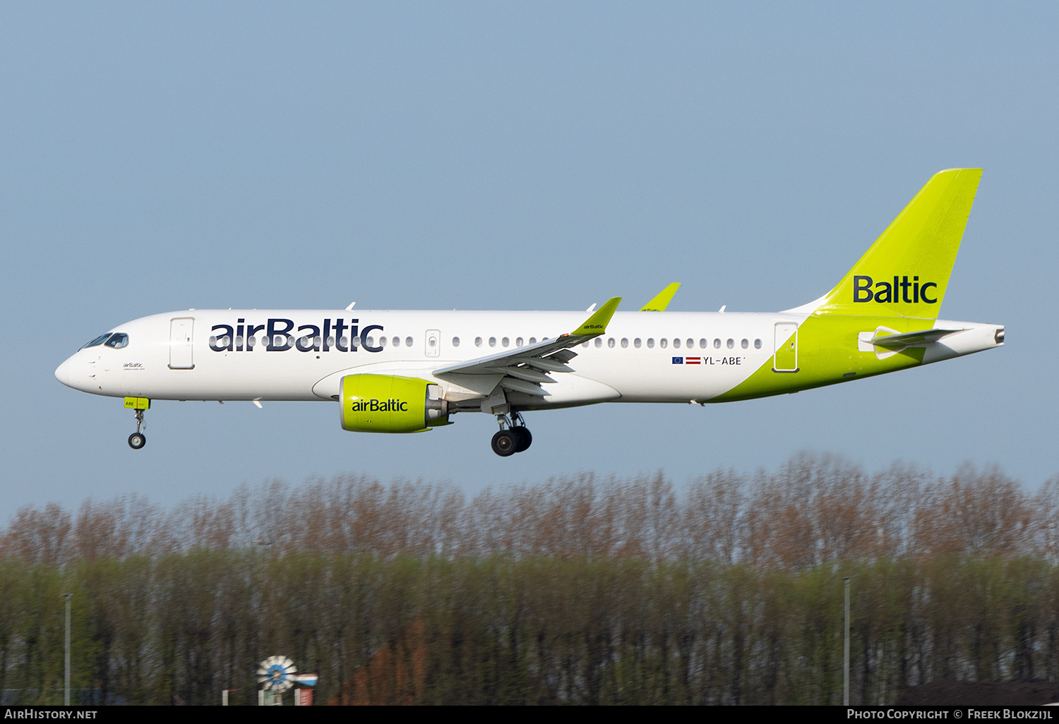 Aircraft Photo of YL-ABE | Airbus A220-371 (BD-500-1A11) | AirBaltic | AirHistory.net #674890