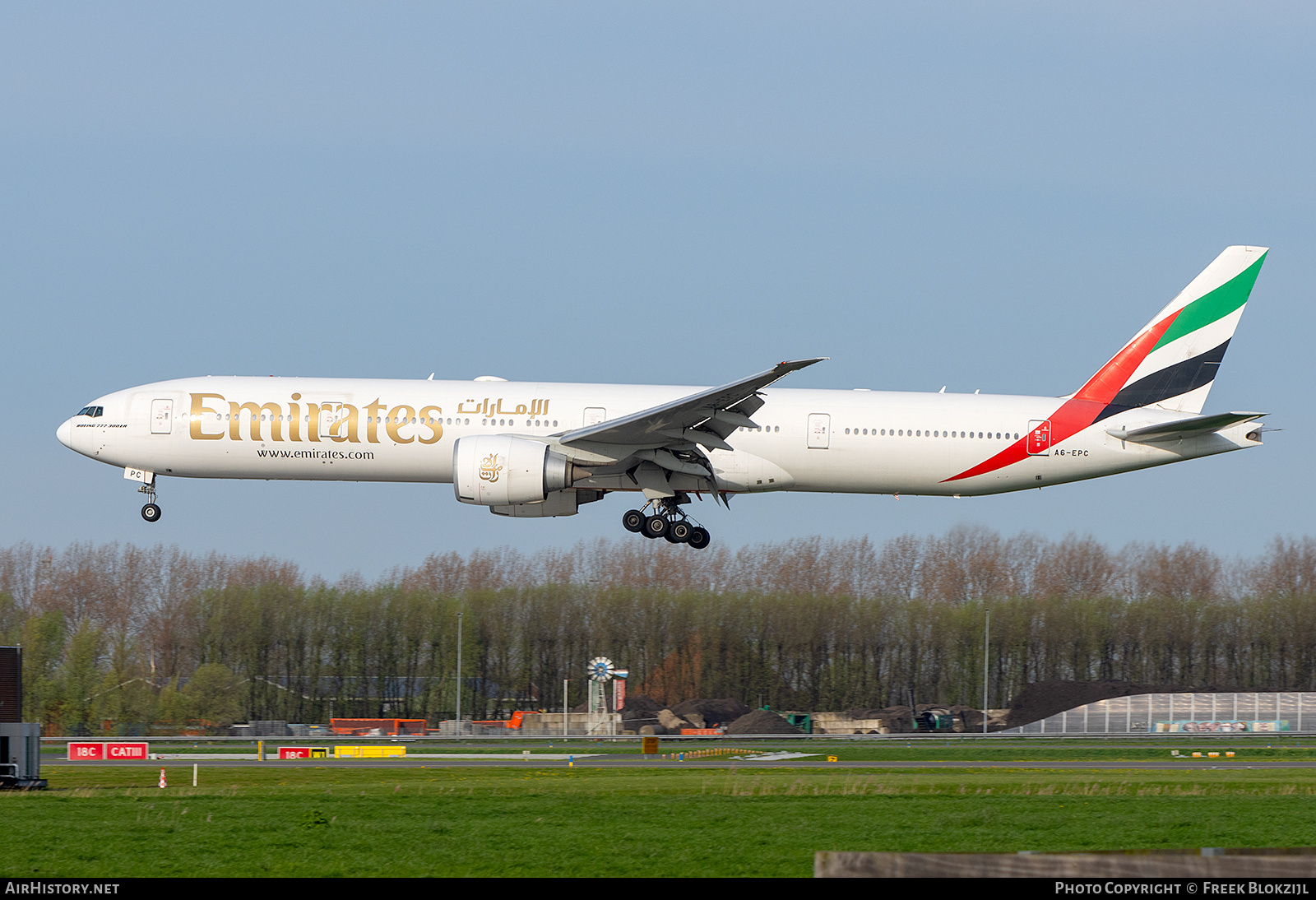 Aircraft Photo of A6-EPC | Boeing 777-31H/ER | Emirates | AirHistory.net #674892