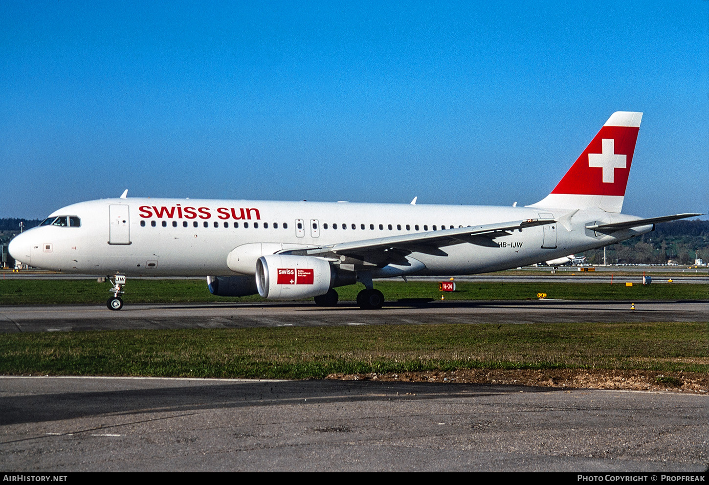 Aircraft Photo of HB-IJW | Airbus A320-214 | Swiss Sun | AirHistory.net #674943