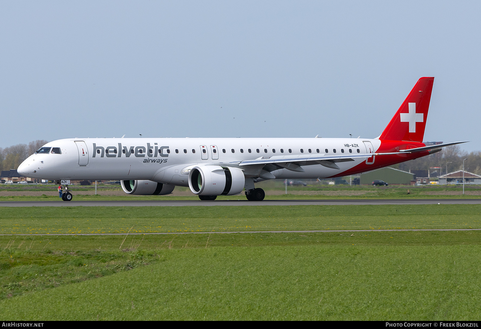 Aircraft Photo of HB-AZK | Embraer 195-E2 (ERJ-190-400) | Helvetic Airways | AirHistory.net #674996