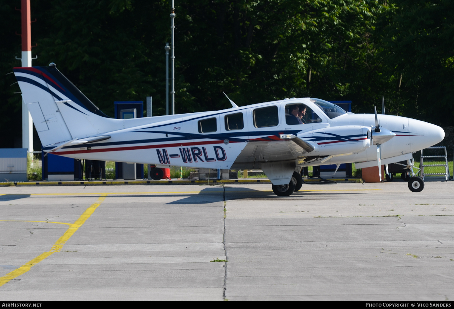 Aircraft Photo of M-WRLD | Raytheon 58 Baron | AirHistory.net #675149