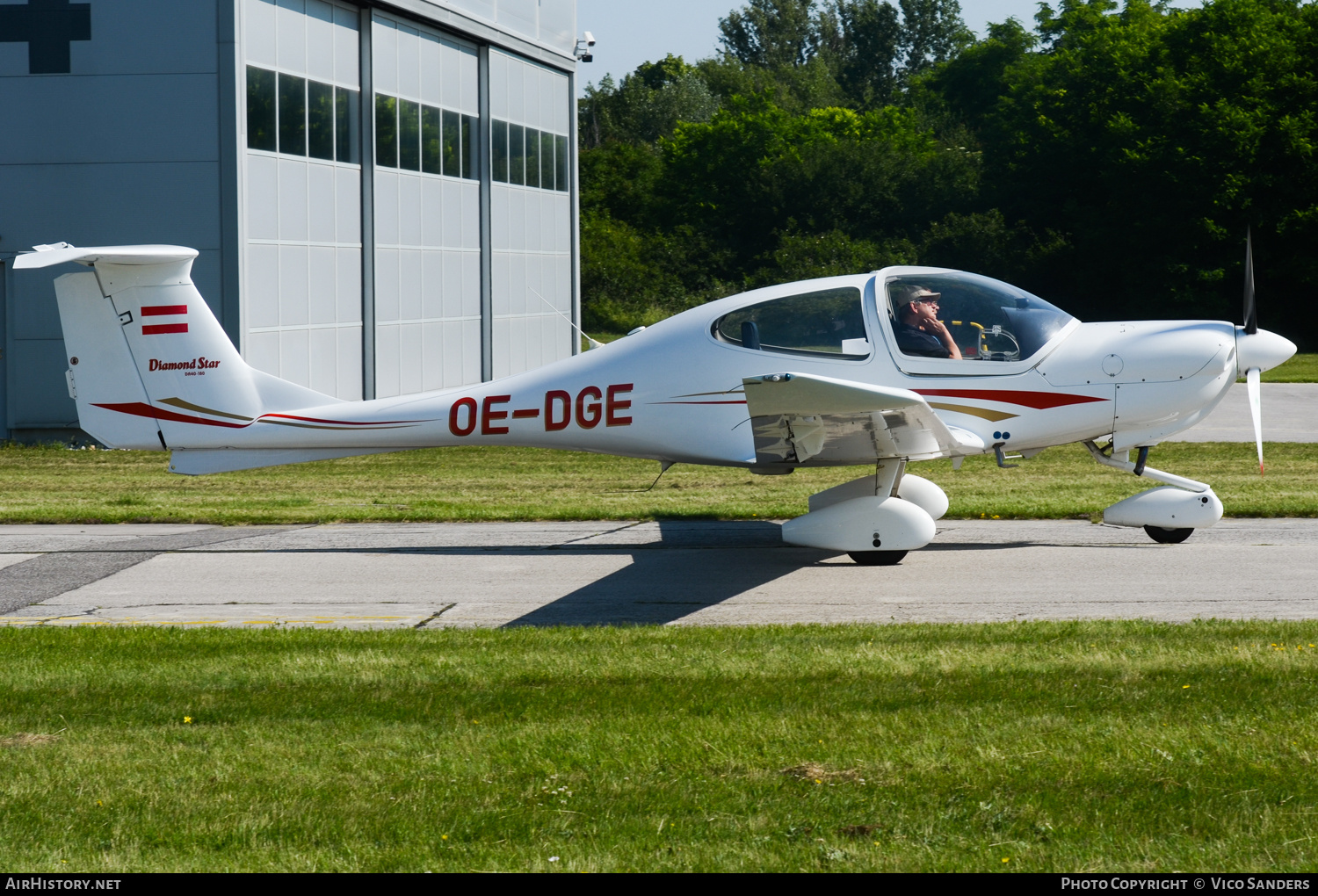 Aircraft Photo of OE-DGE | Diamond DA40 Diamond Star | AirHistory.net #675184