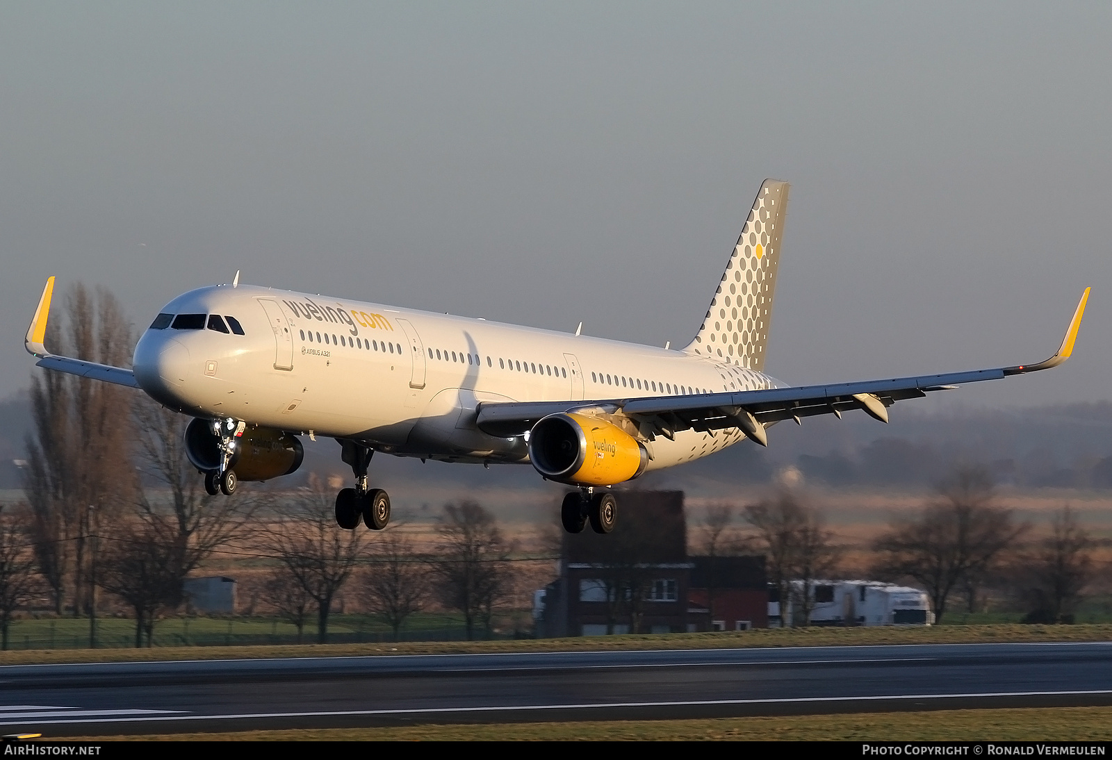 Aircraft Photo of EC-MJR | Airbus A321-231 | Vueling Airlines | AirHistory.net #675216