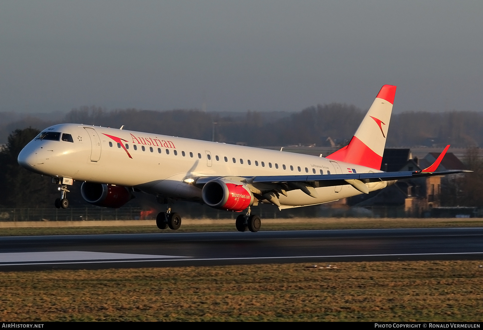 Aircraft Photo of OE-LWF | Embraer 195LR (ERJ-190-200LR) | Austrian Airlines | AirHistory.net #675241