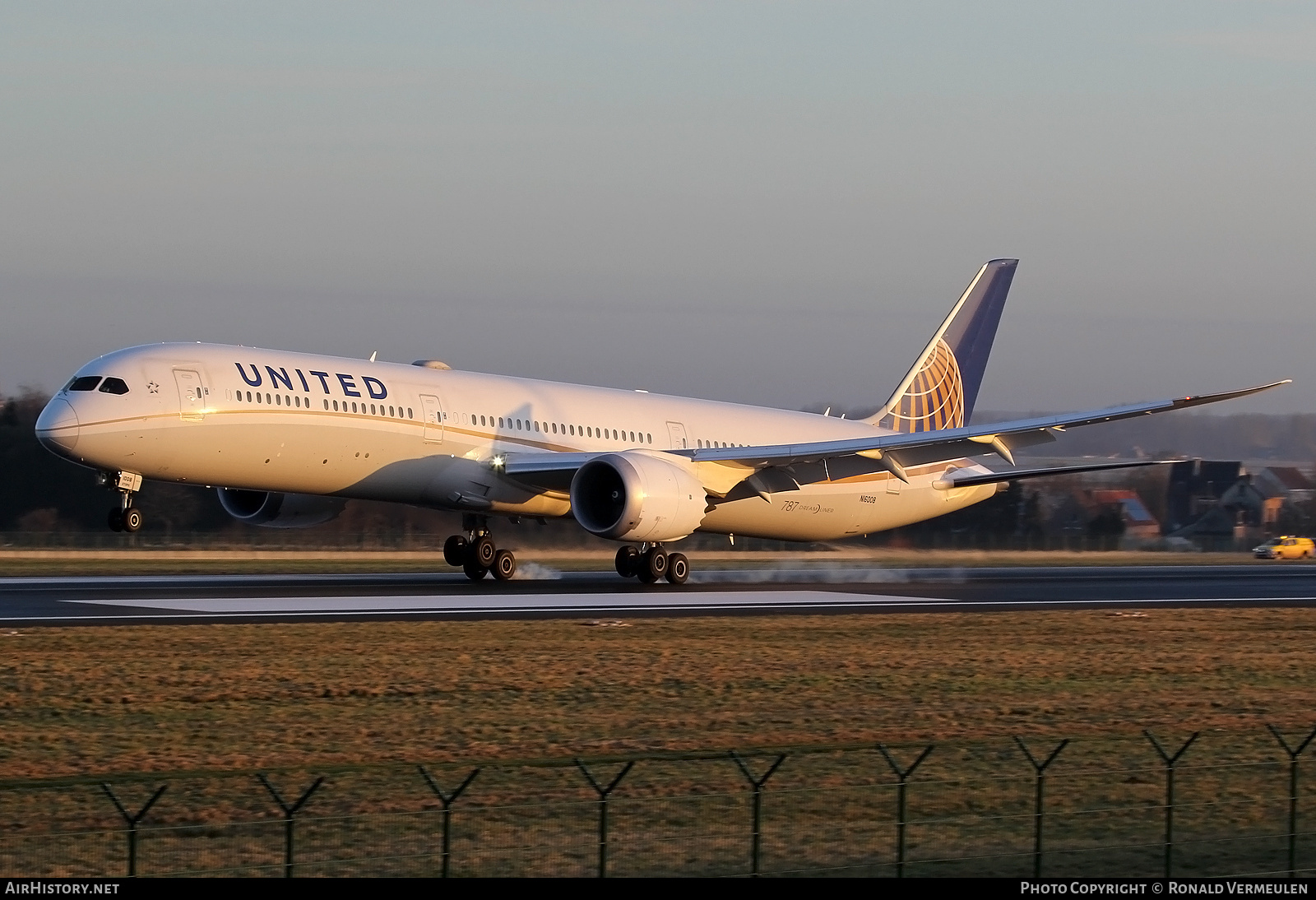 Aircraft Photo of N16008 | Boeing 787-10 Dreamliner | United Airlines | AirHistory.net #675283