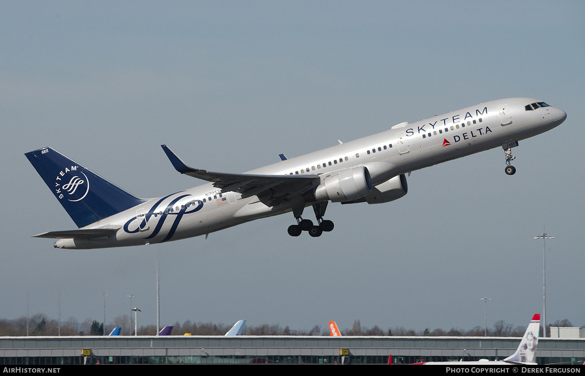 Aircraft Photo of N705TW | Boeing 757-231 | Delta Air Lines | AirHistory.net #675312