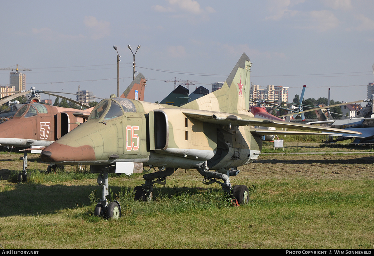 Aircraft Photo of 05 red | Mikoyan-Gurevich MiG-27D | Soviet Union - Air Force | AirHistory.net #675317