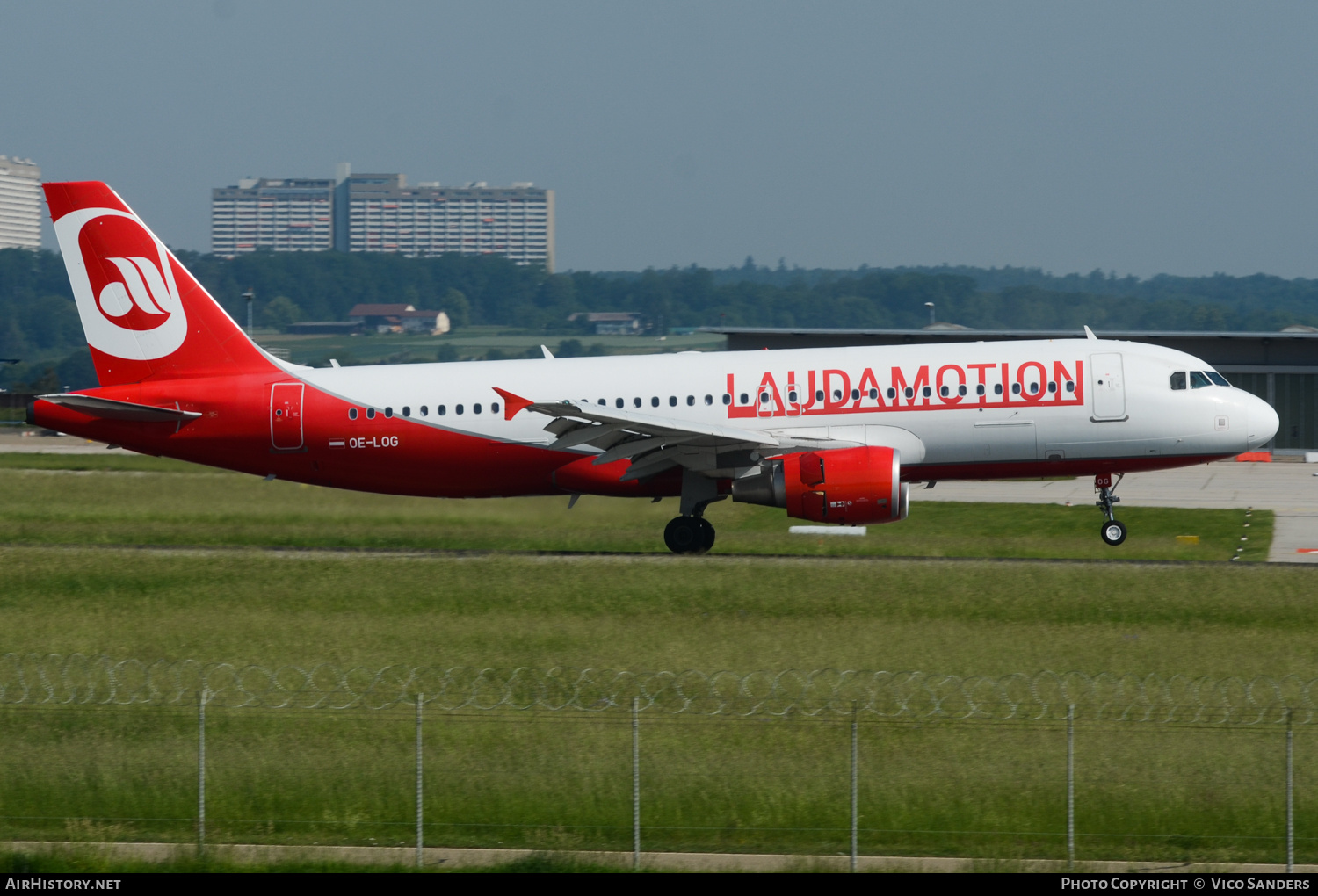Aircraft Photo of OE-LOG | Airbus A320-214 | Laudamotion | AirHistory.net #675438