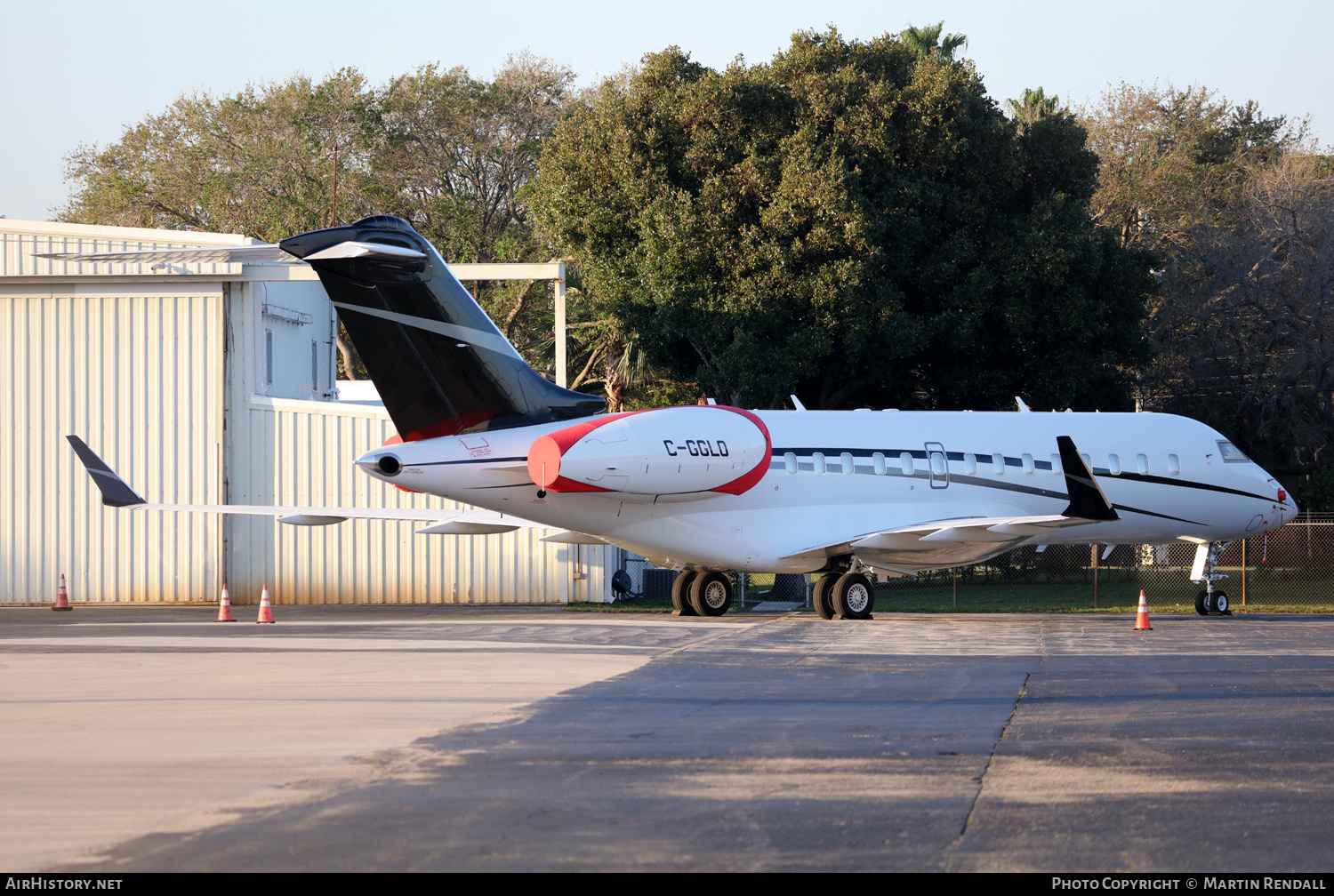 Aircraft Photo of C-GGLO | Bombardier Global 5000 (BD-700-1A11) | Skyservice Business Aviation | AirHistory.net #675481