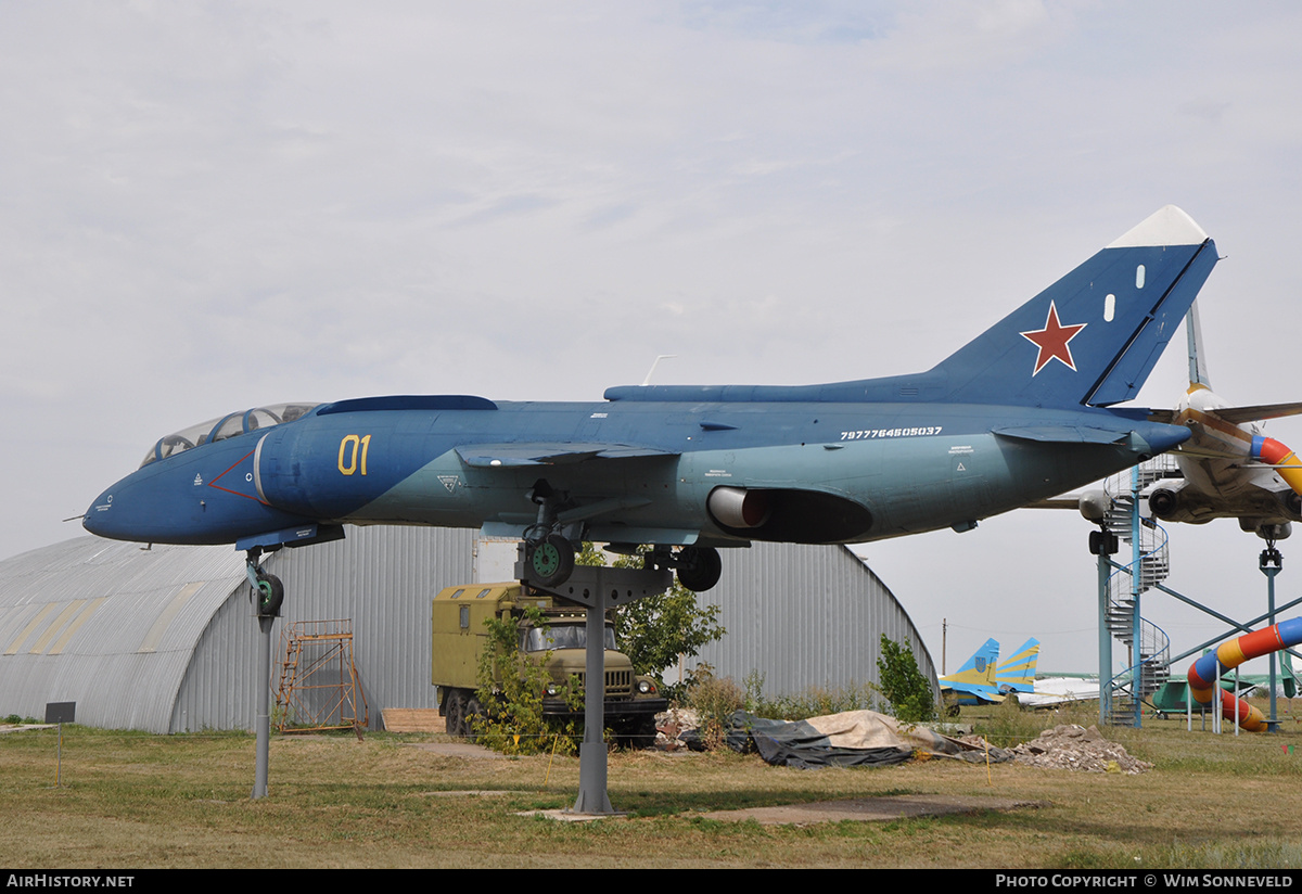 Aircraft Photo of 01 yellow | Yakovlev Yak-38U | Soviet Union - Navy | AirHistory.net #675673