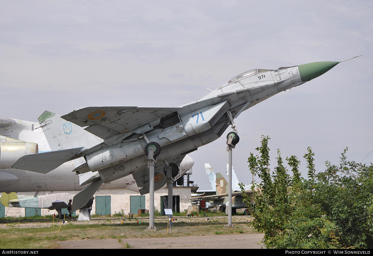 Aircraft Photo of 71 blue / 971 black | Mikoyan-Gurevich MiG-29 (9-12) | Ukraine - Air Force | AirHistory.net #675683