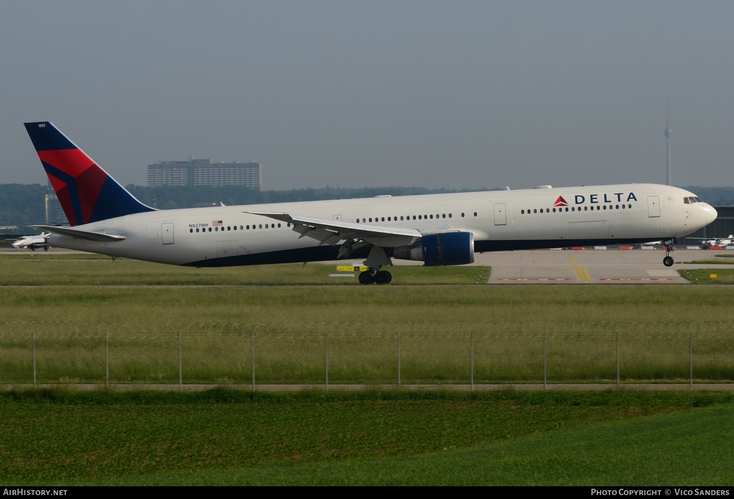 Aircraft Photo of N827MH | Boeing 767-432/ER | Delta Air Lines | AirHistory.net #675707