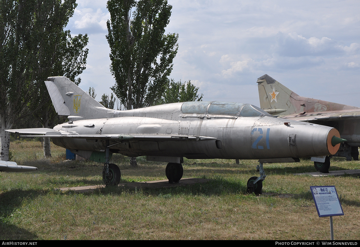 Aircraft Photo of 21 blue | Mikoyan-Gurevich MiG-21US | Ukraine - Air Force | AirHistory.net #675754
