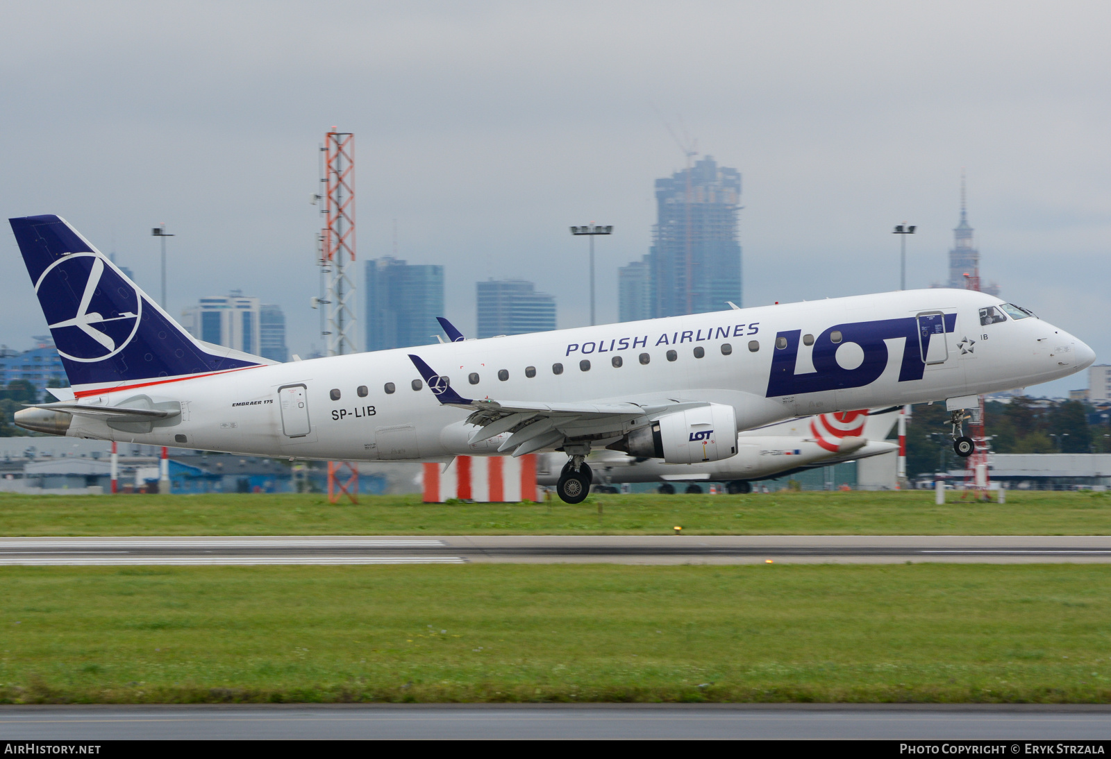 Aircraft Photo of SP-LIB | Embraer 175LR (ERJ-170-200LR) | LOT Polish Airlines - Polskie Linie Lotnicze | AirHistory.net #675880