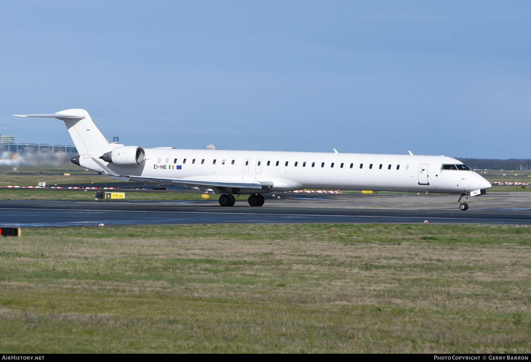 Aircraft Photo of EI-HIE | Bombardier CRJ-1000EL NG (CL-600-2E25) | AirHistory.net #676204