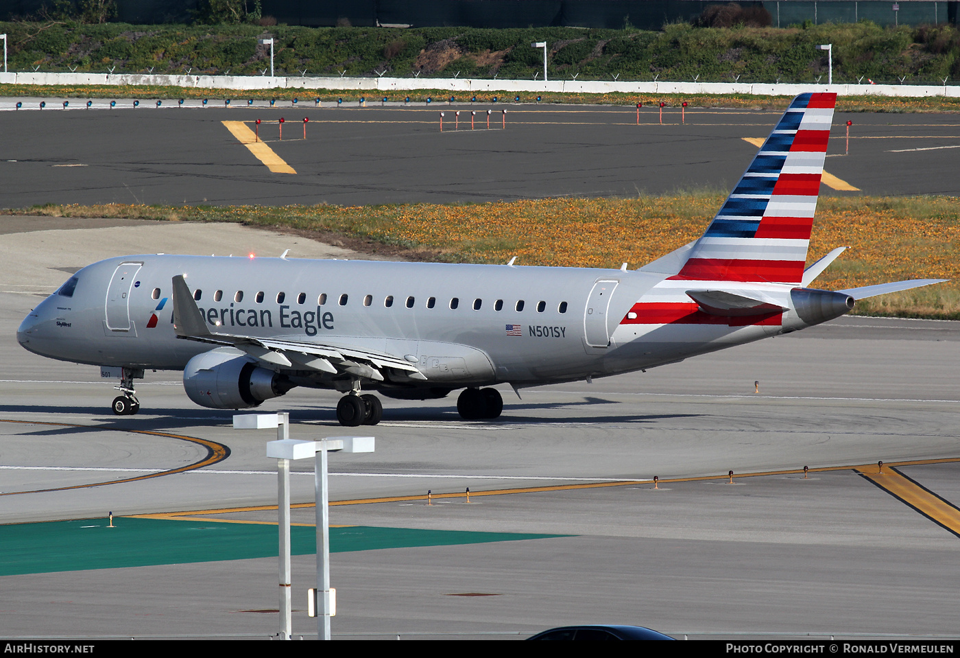 Aircraft Photo of N501SY | Embraer 175LR (ERJ-170-200LR) | American Eagle | AirHistory.net #676302