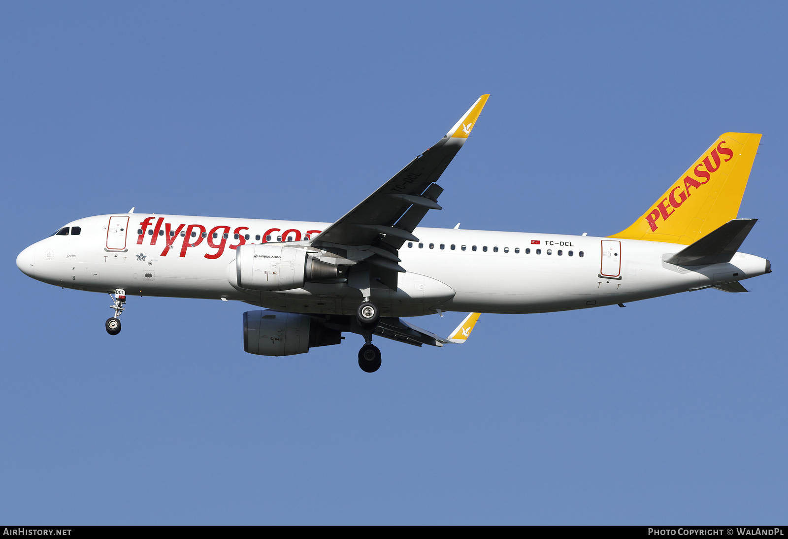 Aircraft Photo of TC-DCL | Airbus A320-214 | Pegasus Airlines | AirHistory.net #676395