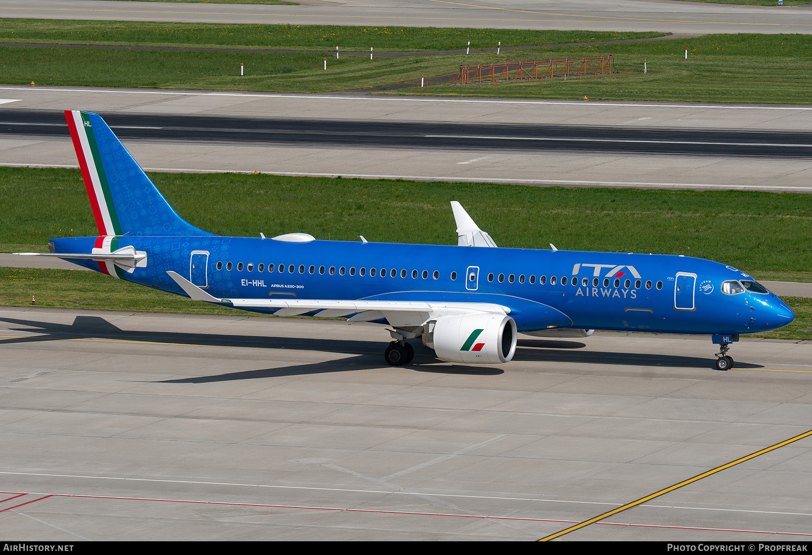 Aircraft Photo of EI-HHL | Airbus A220-371 (BD-500-1A11) | ITA Airways | AirHistory.net #676500