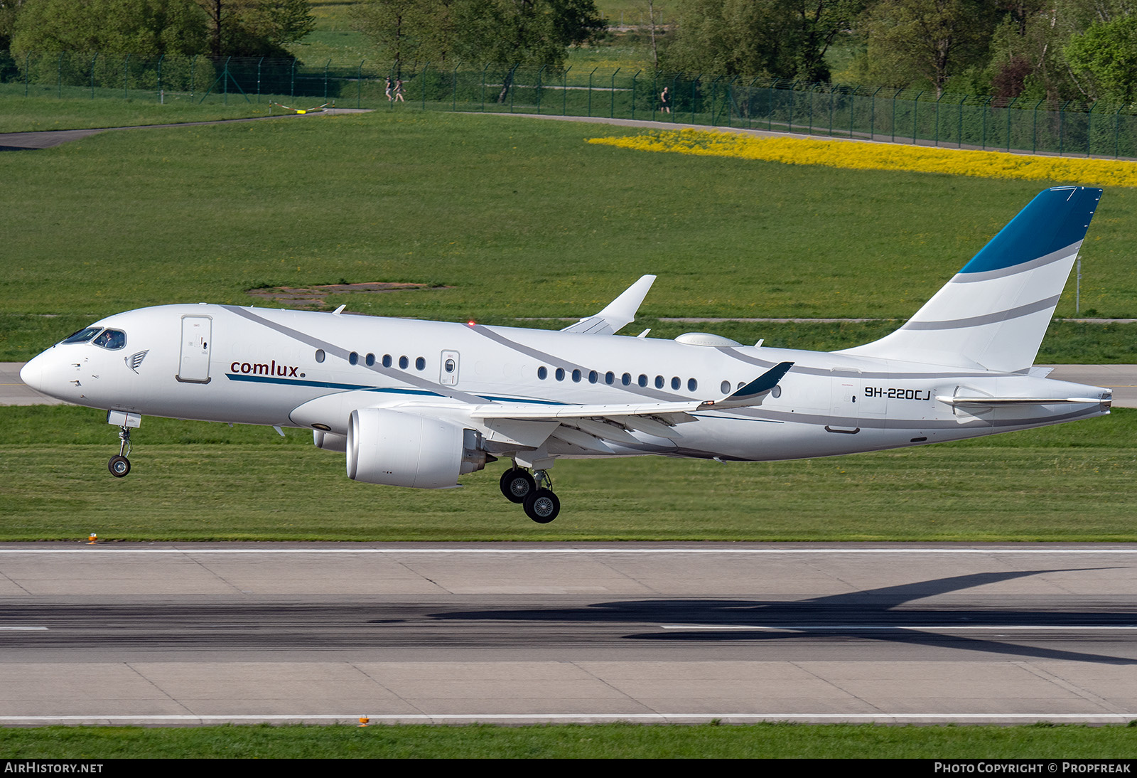 Aircraft Photo of 9H-220CJ | Airbus ACJ220 TwoTwenty (BD-500-1A10) | Comlux Aviation | AirHistory.net #676799