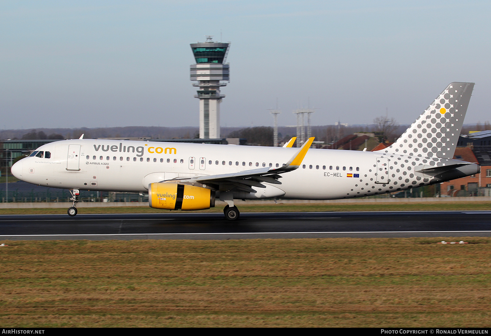 Aircraft Photo of EC-MEL | Airbus A320-232 | Vueling Airlines | AirHistory.net #676816