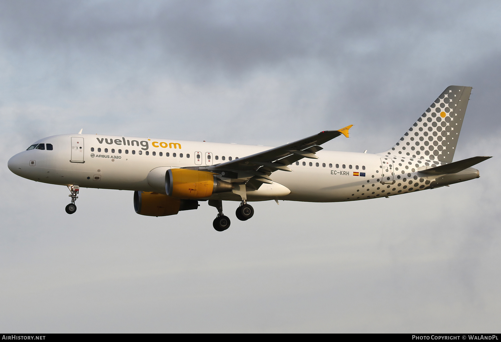 Aircraft Photo of EC-KRH | Airbus A320-214 | Vueling Airlines | AirHistory.net #676831