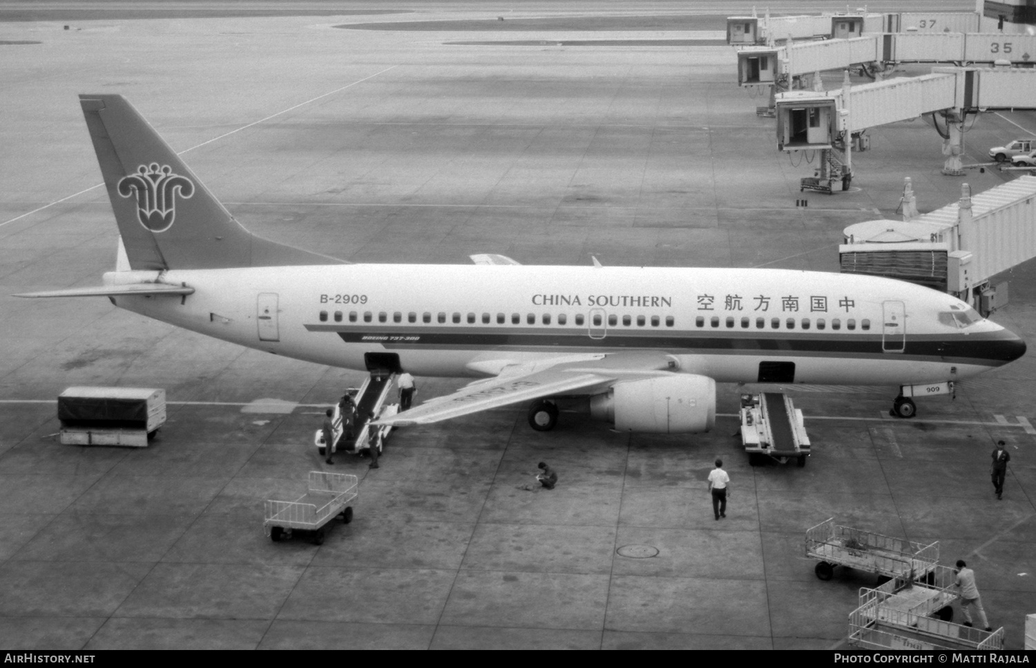 Aircraft Photo of B-2909 | Boeing 737-3Y0 | China Southern Airlines | AirHistory.net #676897