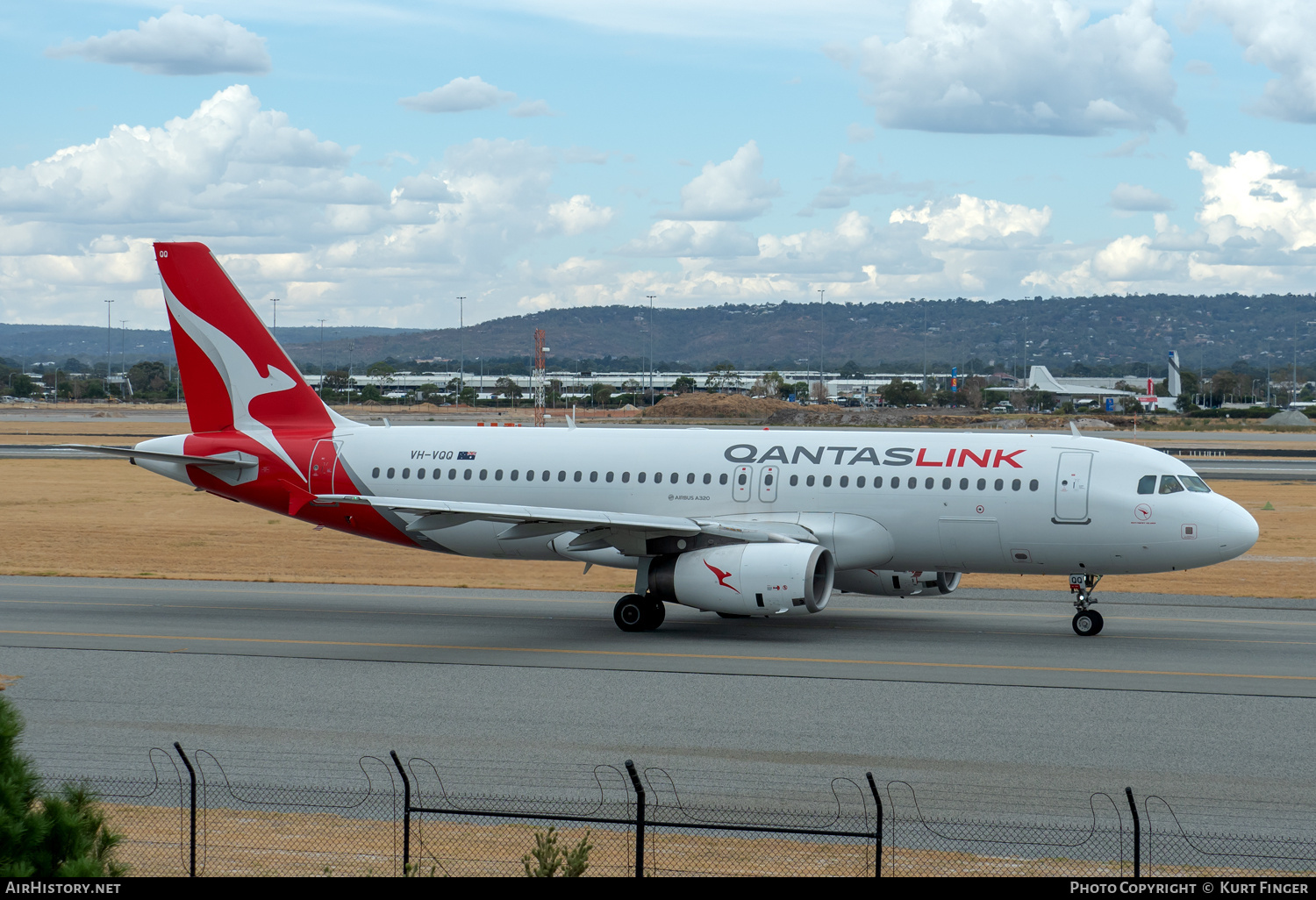 Aircraft Photo of VH-VQQ | Airbus A320-232 | QantasLink | AirHistory.net #676913