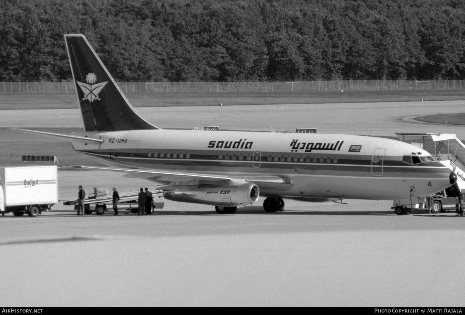 Aircraft Photo of HZ-HM4 | Boeing 737-268/Adv | Saudia - Saudi Arabian Royal Flight | AirHistory.net #676927