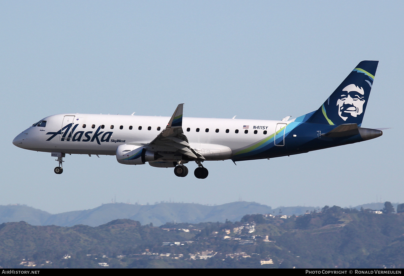 Aircraft Photo of N411SY | Embraer 175LR (ERJ-170-200LR) | Alaska Airlines | AirHistory.net #676970