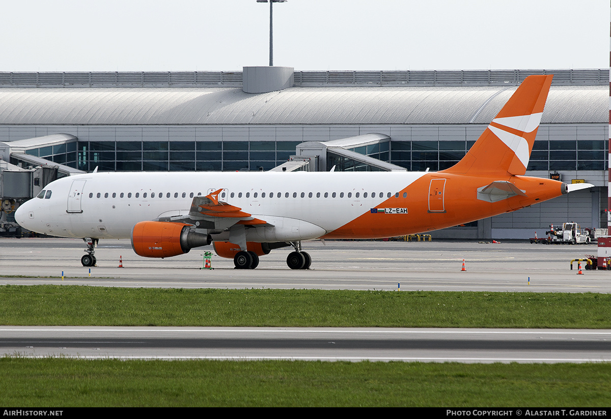 Aircraft Photo of LZ-EAH | Airbus A320-214 | AirHistory.net #677023