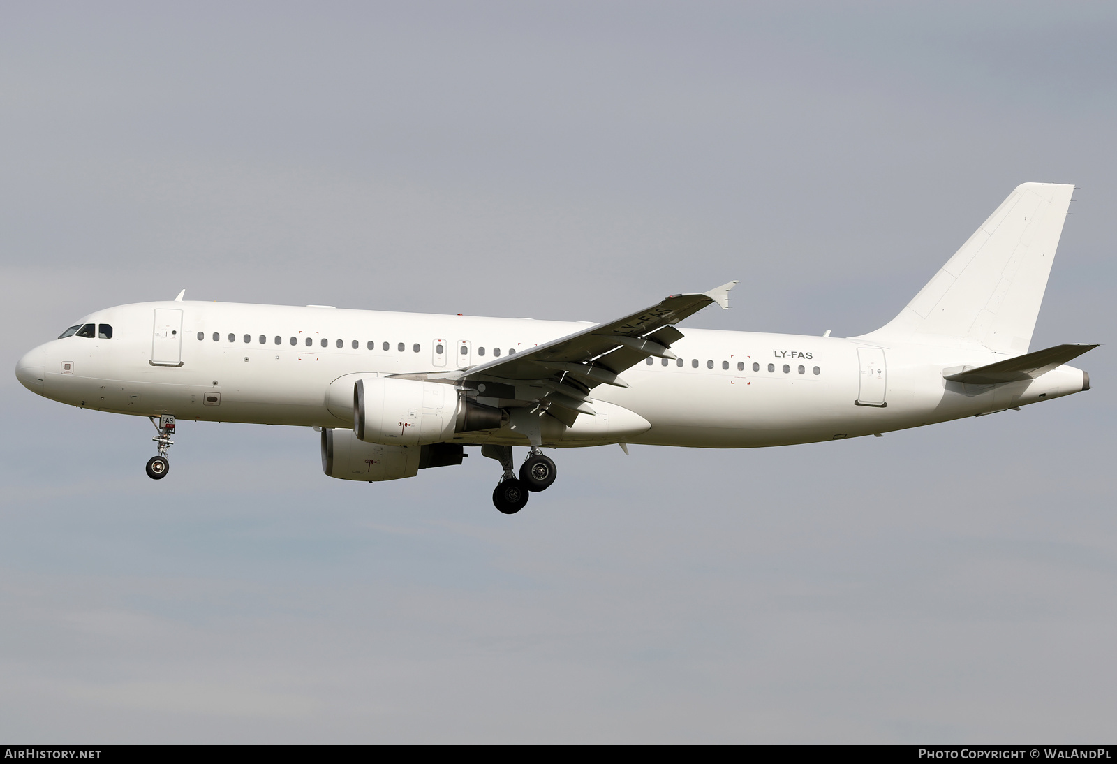 Aircraft Photo of LY-FAS | Airbus A320-214 | AirHistory.net #677068