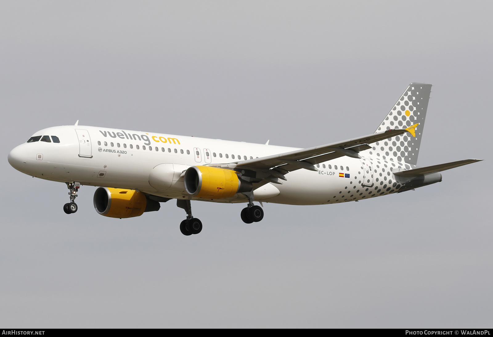 Aircraft Photo of EC-LOP | Airbus A320-214 | Vueling Airlines | AirHistory.net #677077