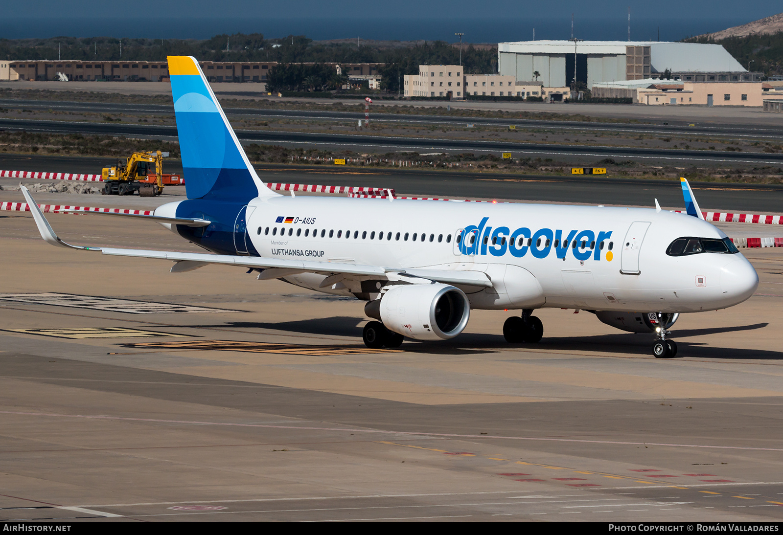 Aircraft Photo of D-AIUS | Airbus A320-214 | Discover Airlines | AirHistory.net #677078