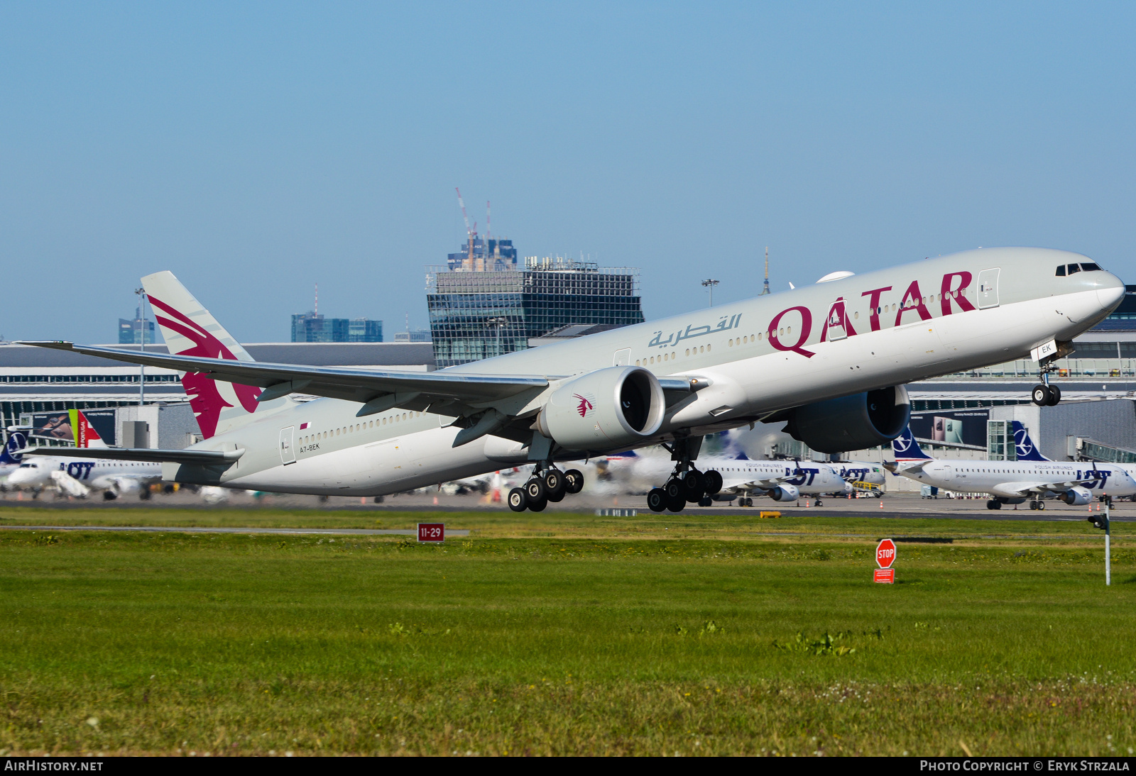 Aircraft Photo of A7-BEK | Boeing 777-300/ER | Qatar Airways | AirHistory.net #677189