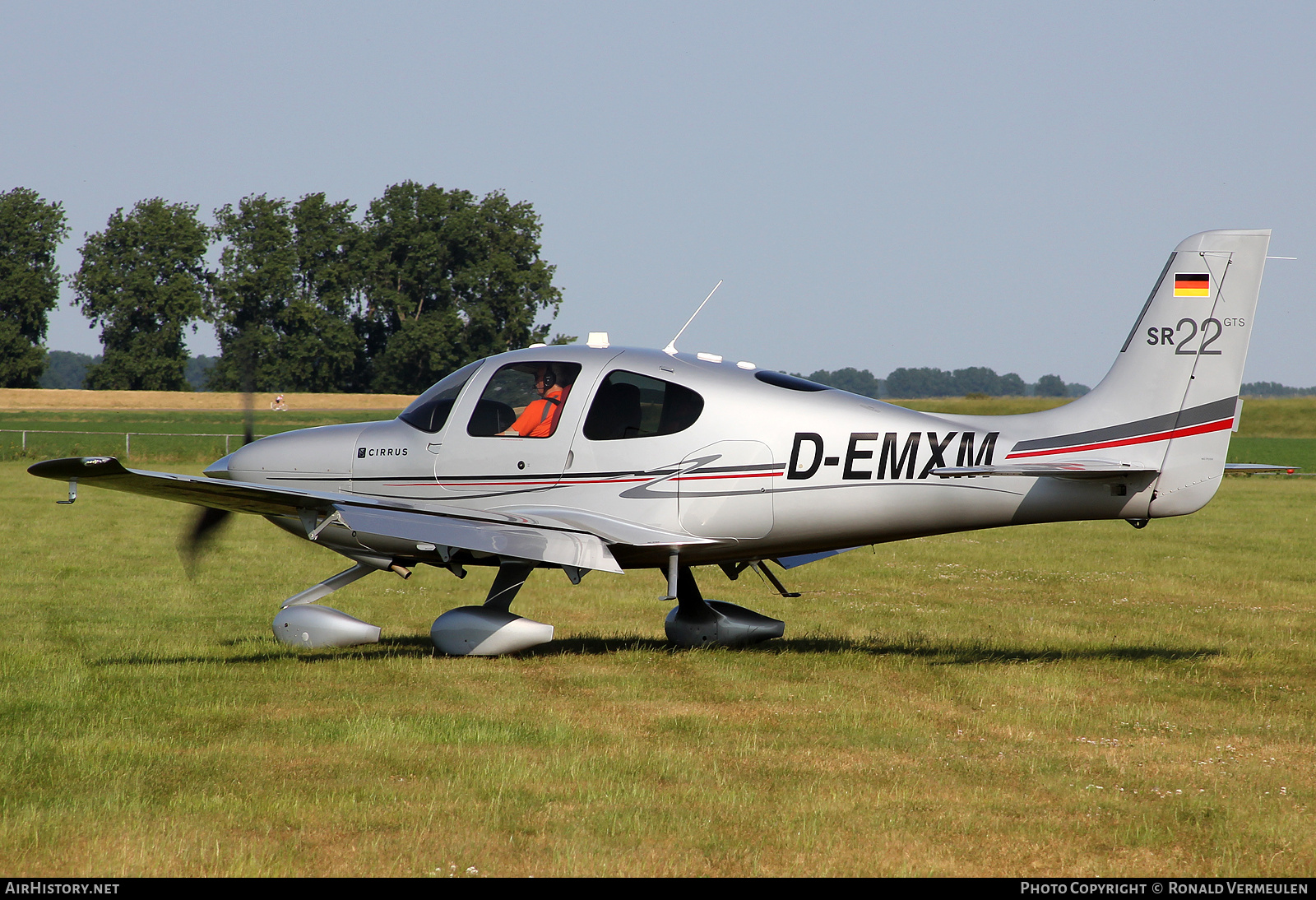 Aircraft Photo of D-EMXM | Cirrus SR-22 G3-GTS | AirHistory.net #677199