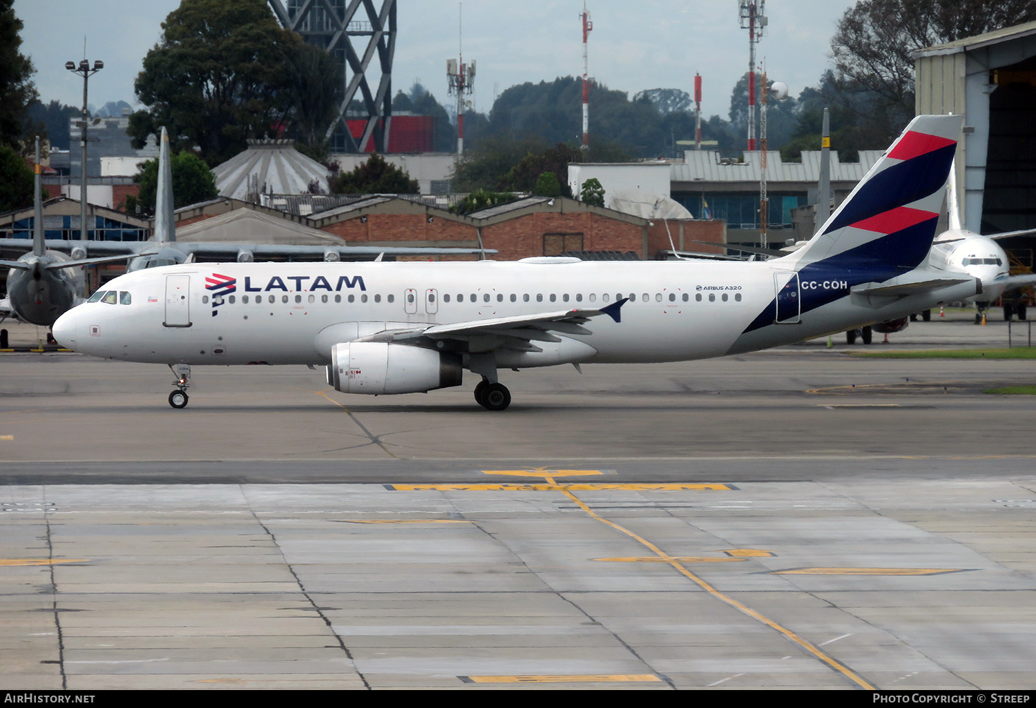 Aircraft Photo of CC-COH | Airbus A320-233 | LATAM Airlines | AirHistory.net #677280