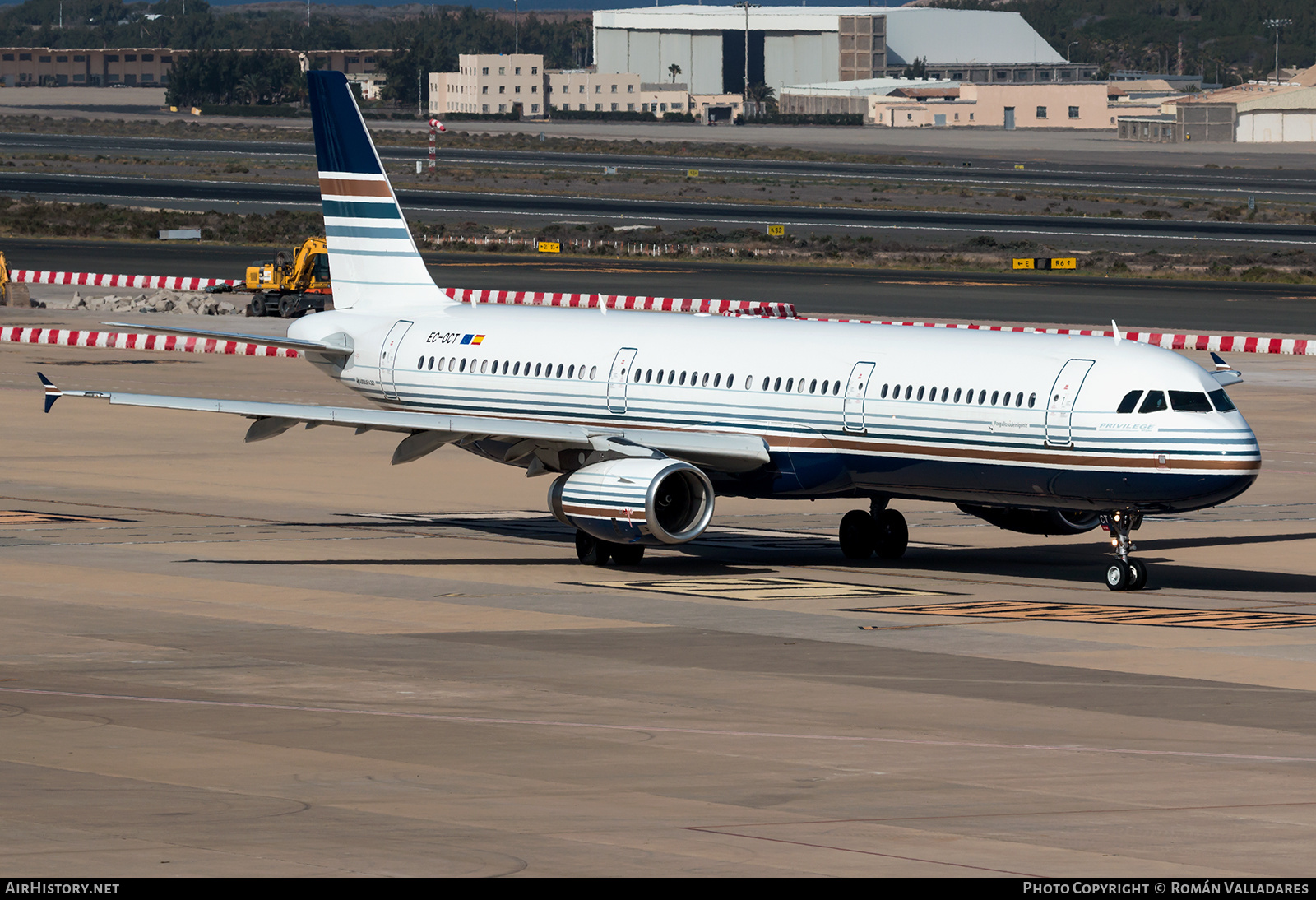 Aircraft Photo of EC-OCT | Airbus A321-231 | Privilege Style | AirHistory.net #677417