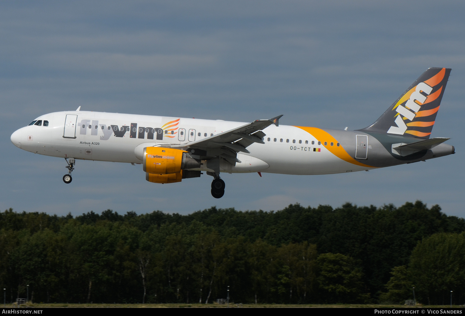 Aircraft Photo of OO-TCT | Airbus A320-212 | VLM Airlines | AirHistory.net #677532